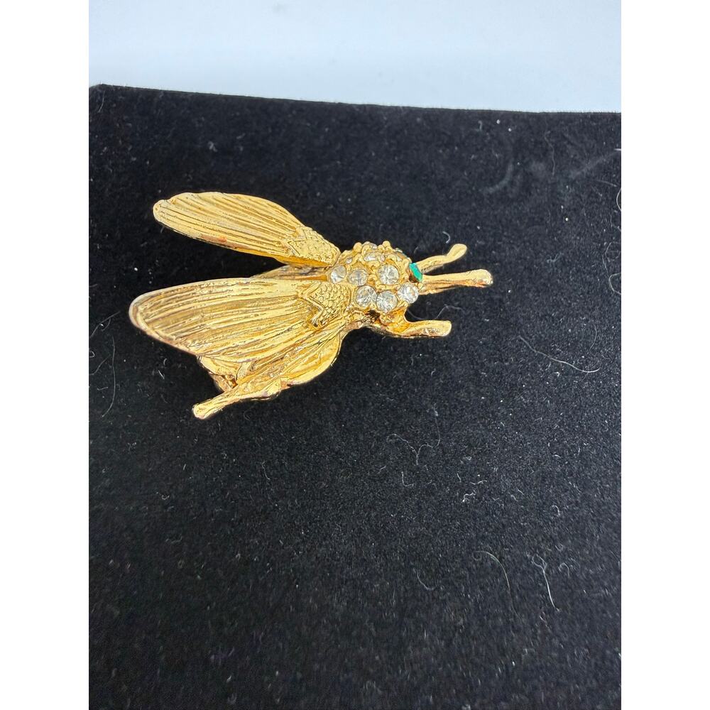 VINTAGE Fly Brooch Gold Tone Rhinestones Green Eyes Movable Wings Insect Jewelry - Picture 10 of 13